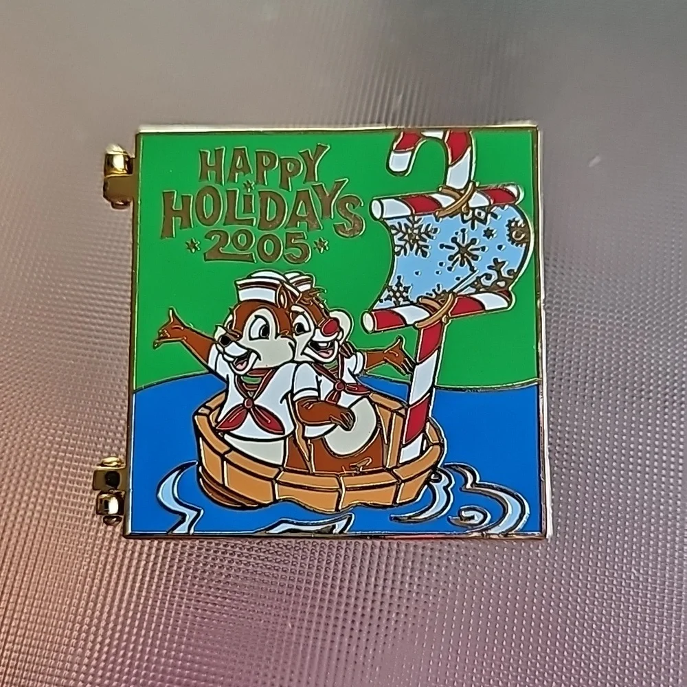 Disney Limited Edition Lapel Pin Lanyard 2005 Yacht Club Resort Happy Holidays